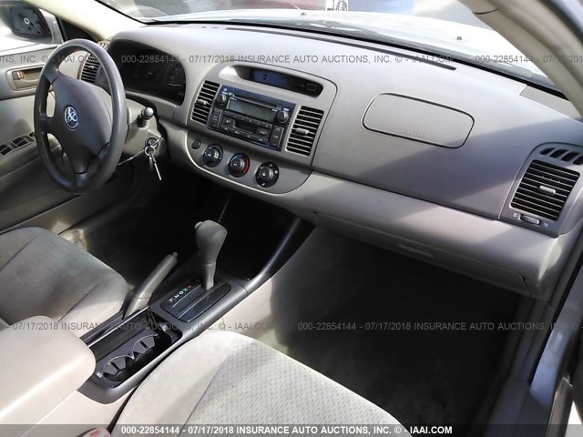 4T1BE32KX4U923333 - 2004 TOYOTA CAMRY LE/XLE/SE 金色 照片 5
