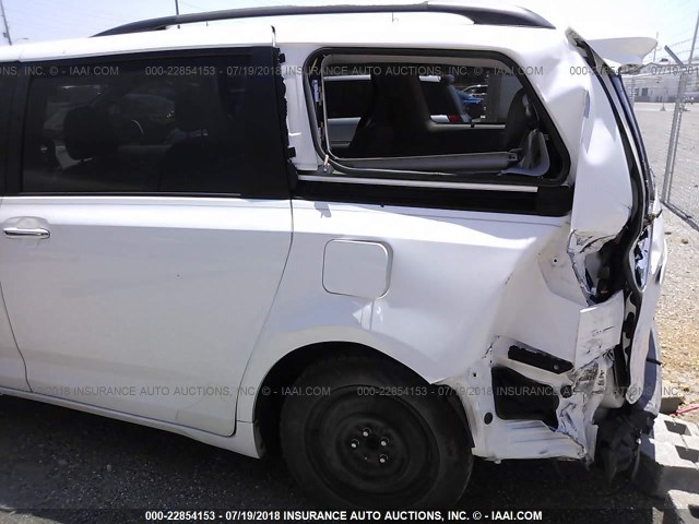 5TDYK3DC4BS111671 - 2011 TOYOTA SIENNA XLE/LIMITED WHITE photo 6