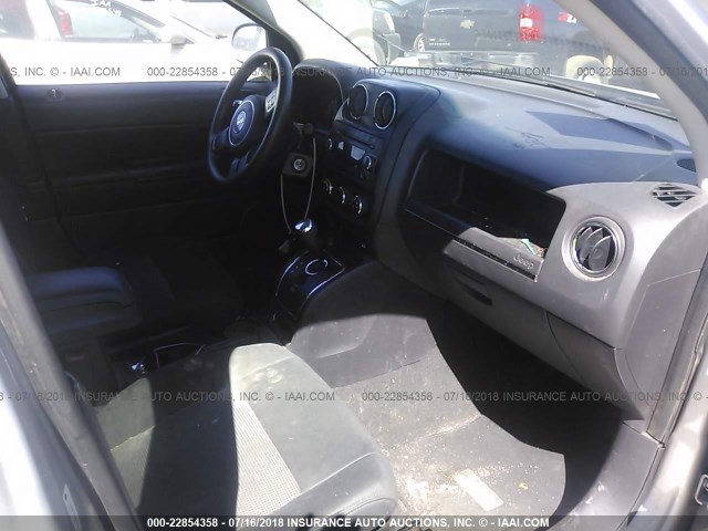 1J4NF1FB8BD148440 - 2011 JEEP COMPASS SPORT SILVER photo 5