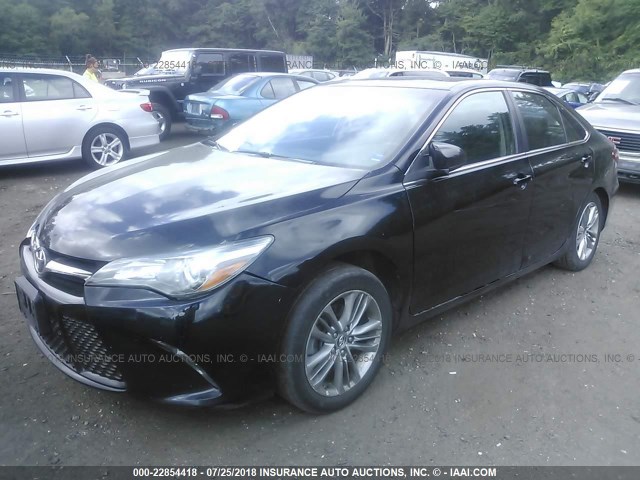 4T1BF1FK0GU506111 - 2016 TOYOTA CAMRY LE/XLE/SE/XSE 黑色 照片 2