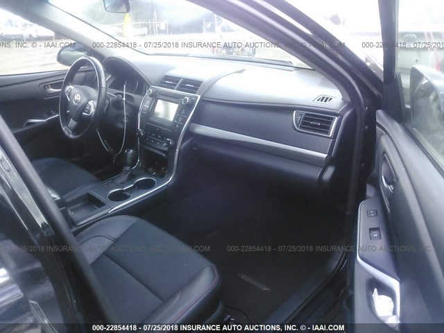 4T1BF1FK0GU506111 - 2016 TOYOTA CAMRY LE/XLE/SE/XSE 黑色 照片 5