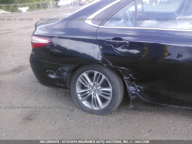 4T1BF1FK0GU506111 - 2016 TOYOTA CAMRY LE/XLE/SE/XSE 黑色 照片 6