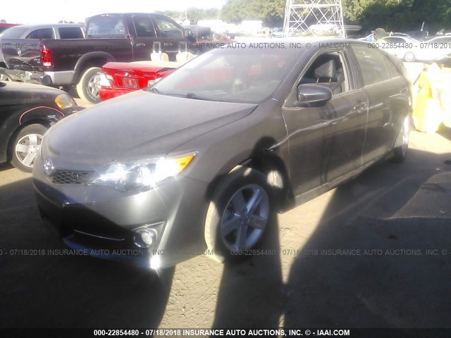 4T1BF1FK9CU077335 - 2012 TOYOTA CAMRY SE/LE/XLE 灰色 照片 2