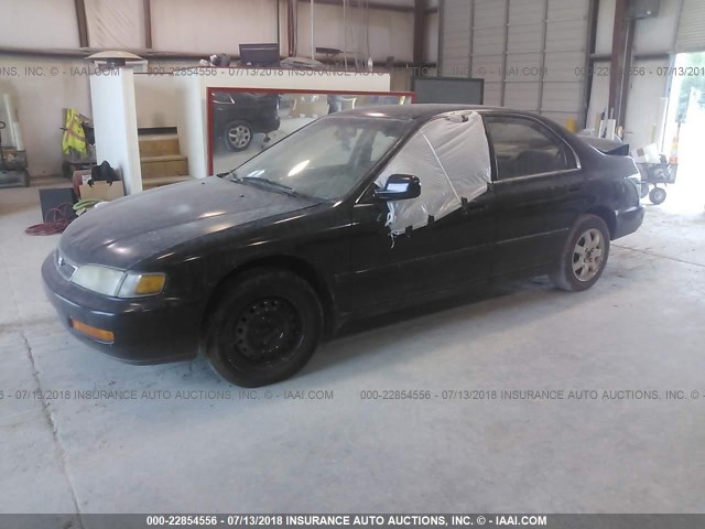 1HGCD5636TA002237 - 1996 HONDA ACCORD LX/EX BLACK photo 2