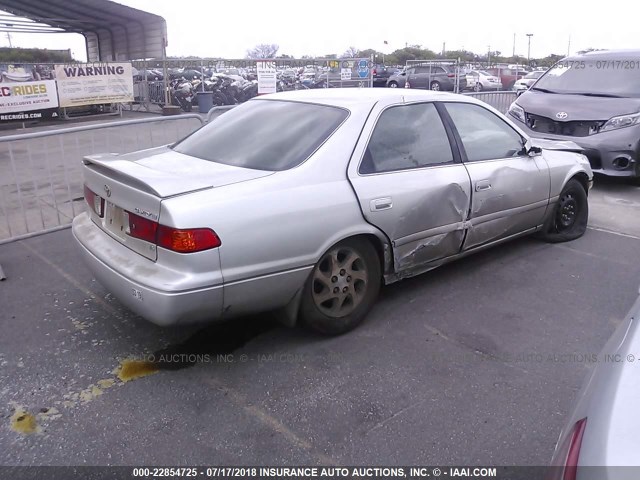 JT2BF22K010306370 - 2001 TOYOTA CAMRY CE/LE/XLE SILVER photo 4