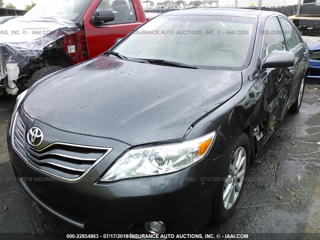 4T1BK3EK4BU118199 - 2011 TOYOTA CAMRY SE/LE/XLE 灰色 照片 2