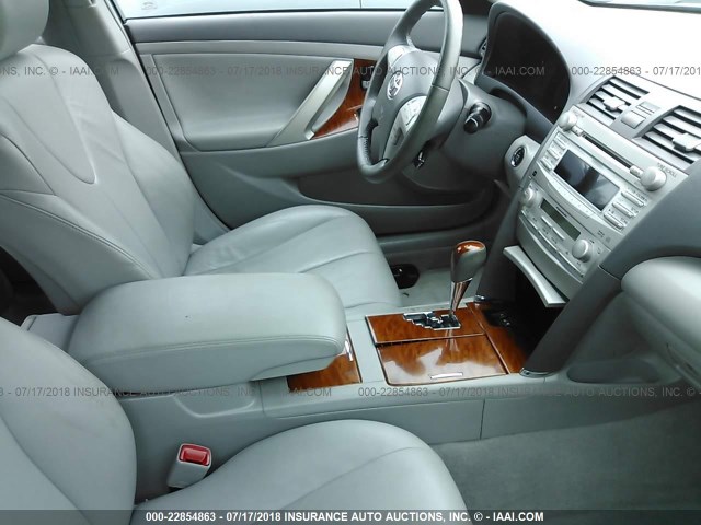 4T1BK3EK4BU118199 - 2011 TOYOTA CAMRY SE/LE/XLE 灰色 照片 5