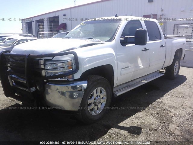 1GC1KXCG3BF224282 - 2011 CHEVROLET SILVERADO K2500 HEAVY DUTY LT WHITE photo 2