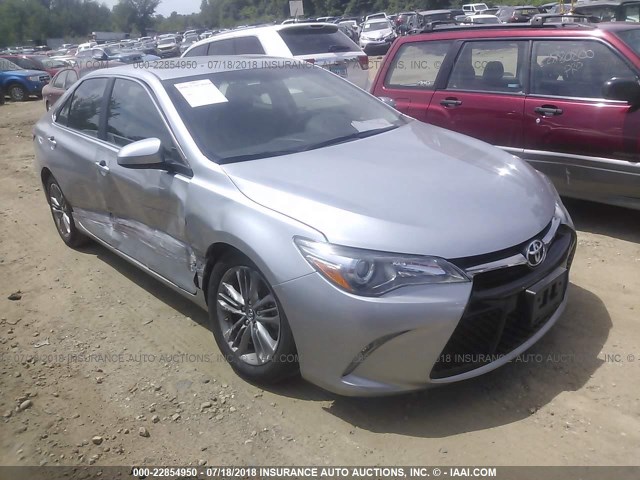 4T1BF1FK7HU293157 - 2017 TOYOTA CAMRY LE/XLE/SE/XSE SILVER photo 1