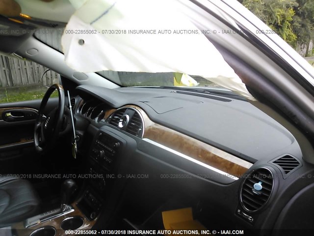 5GAKVBED2BJ267737 - 2011 BUICK ENCLAVE CXL 银色 照片 5