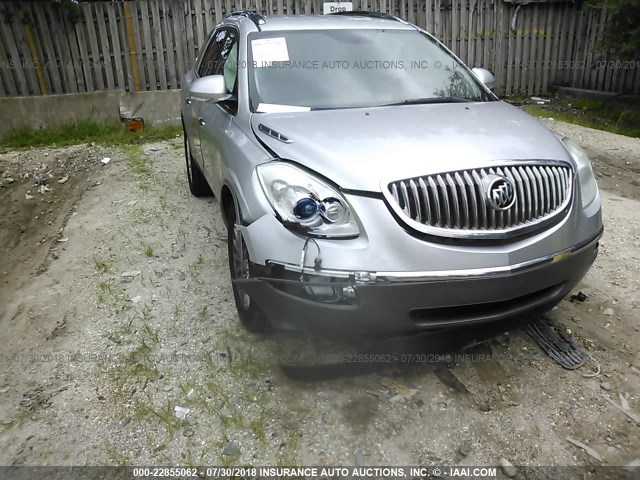 5GAKVBED2BJ267737 - 2011 BUICK ENCLAVE CXL SILVER photo 6