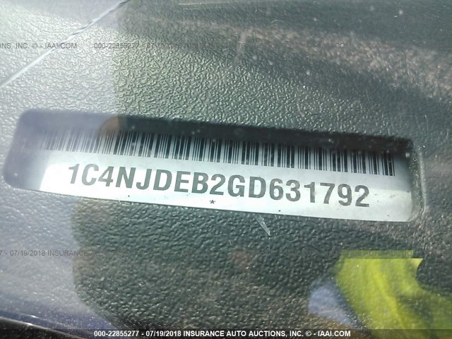 1C4NJDEB2GD631792 - 2016 JEEP COMPASS LATITUDE 灰色 照片 9