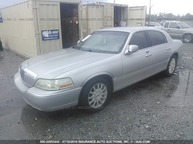 1LNHM81WX6Y605559 - 2006 LINCOLN TOWN CAR SIGNATURE SILVER photo 2