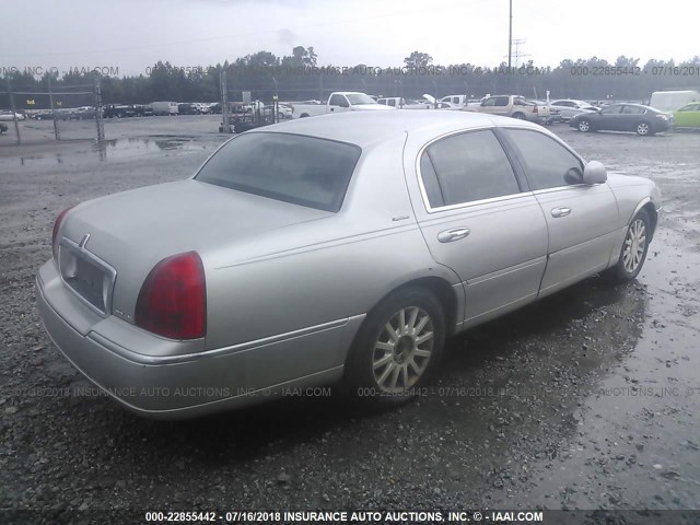 1LNHM81WX6Y605559 - 2006 LINCOLN TOWN CAR SIGNATURE SILVER photo 4