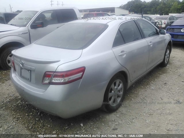 4T4BF3EK4BR143971 - 2011 TOYOTA CAMRY SE/LE/XLE ვერცხლისფერი ფოტო 4
