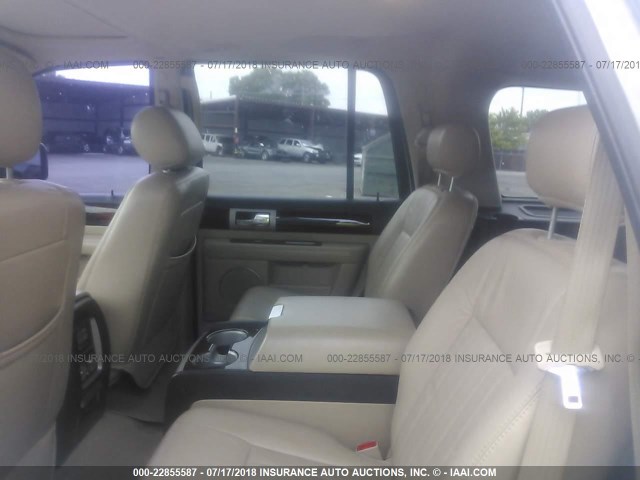 5LMFU27565LJ12263 - 2005 LINCOLN NAVIGATOR თეთრი ფოტო 8