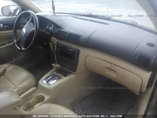 WVWRH63B32P130378 - 2002 VOLKSWAGEN PASSAT GLX 棕色 照片 5