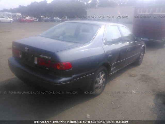 4T1BF22K0YU946990 - 2000 TOYOTA CAMRY LE/XLE BLACK photo 4