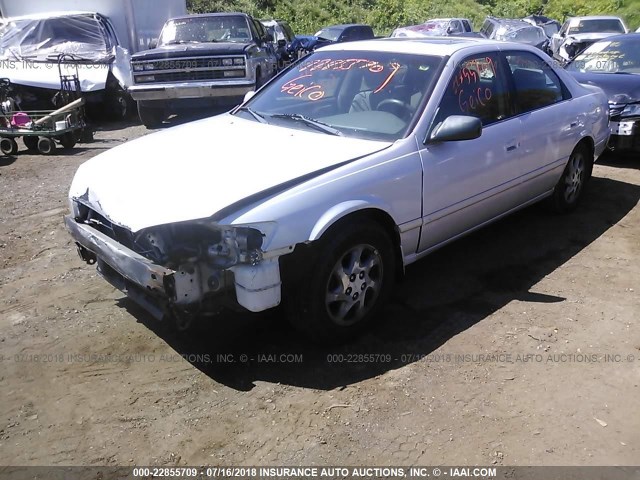 4T1BF28K3YU101767 - 2000 TOYOTA CAMRY LE/XLE SILVER photo 2