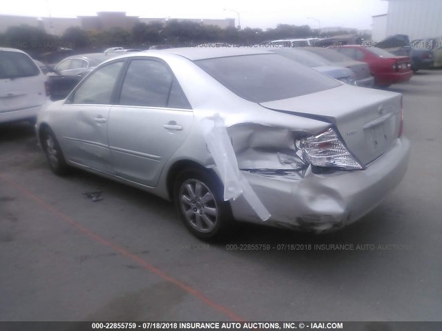 JTDBE30K820112433 - 2002 TOYOTA CAMRY LE/XLE/SE 银色 照片 3