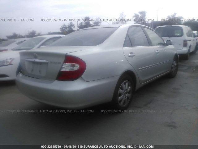 JTDBE30K820112433 - 2002 TOYOTA CAMRY LE/XLE/SE 银色 照片 4