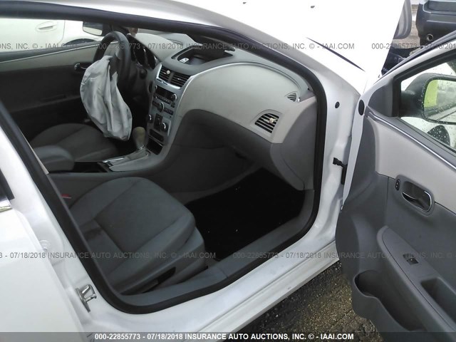 1G1ZA5EU4CF398689 - 2012 CHEVROLET MALIBU LS WHITE photo 5