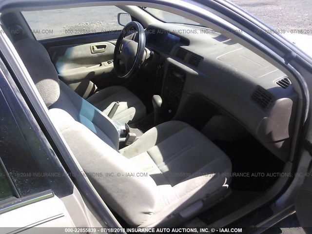 4T1BG22KX1U045127 - 2001 TOYOTA CAMRY CE/LE/XLE 银色 照片 5