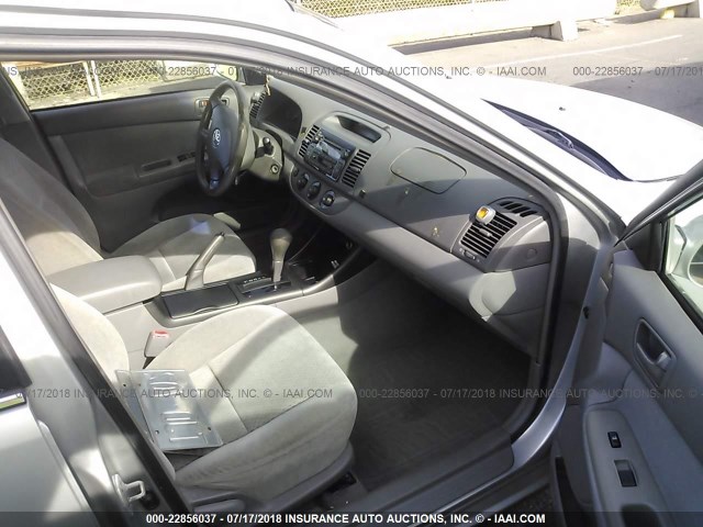 4T1BE32K23U682348 - 2003 TOYOTA CAMRY LE/XLE/SE Gümüş foto 5