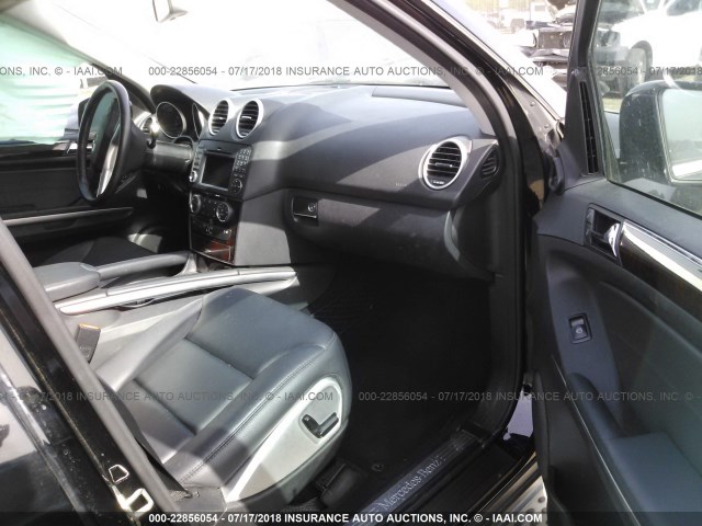 4JGBB8GB8BA747525 - 2011 MERCEDES-BENZ ML 350 4MATIC BLACK photo 5