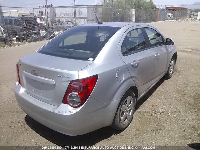 1G1JA5SH2D4229014 - 2013 CHEVROLET SONIC LS 银色 照片 4