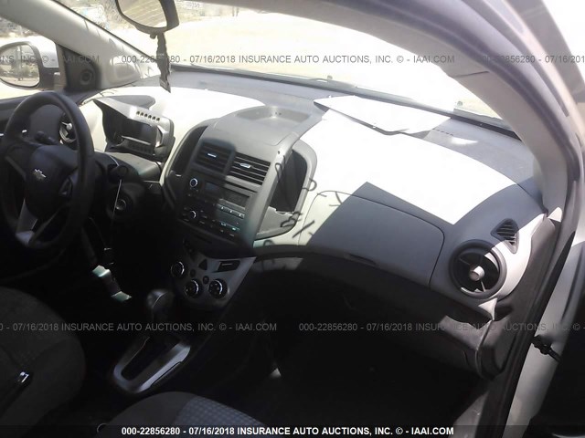 1G1JA5SH2D4229014 - 2013 CHEVROLET SONIC LS 银色 照片 5