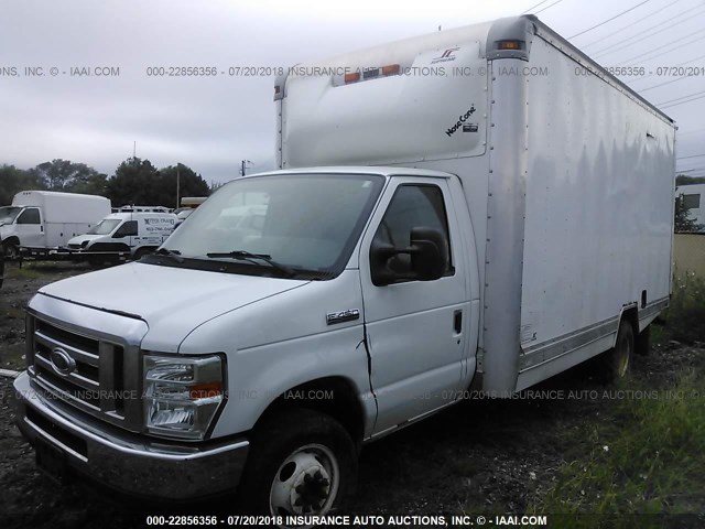 1FDXE4FS4CDA09275 - 2012 FORD ECONOLINE E450 SUPER DUTY CUTWY VAN WHITE photo 2