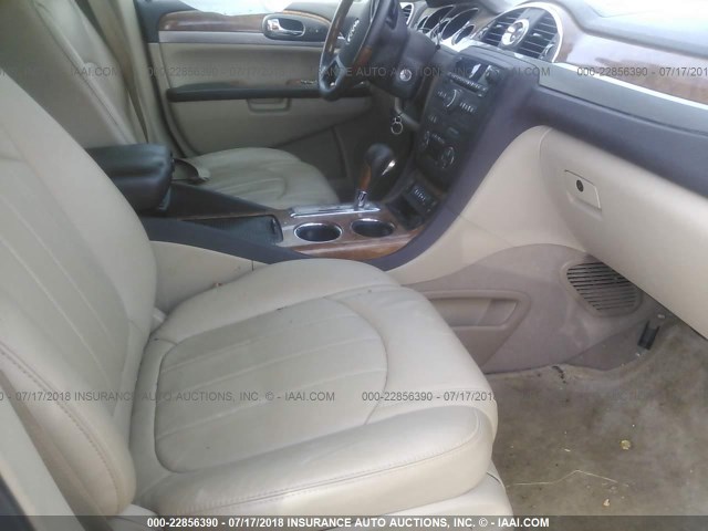 5GAKVBED8BJ261196 - 2011 BUICK ENCLAVE CXL თაფლისფერი ფოტო 5