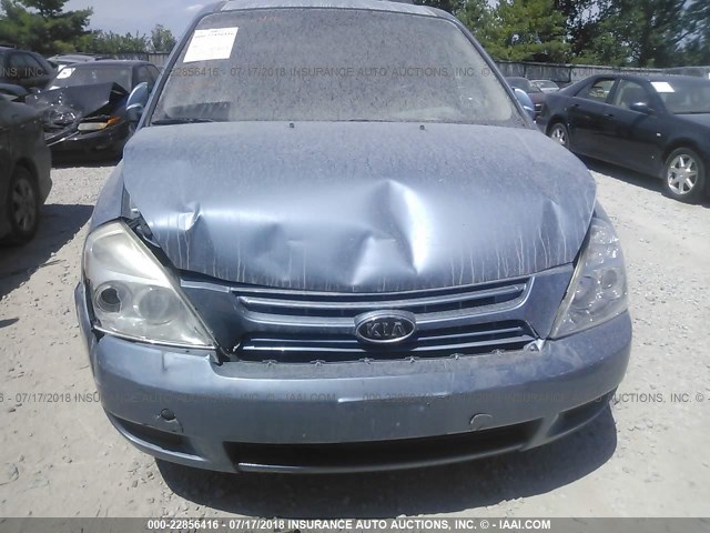 KNDMB133586224199 - 2008 KIA SEDONA BLUE photo 6