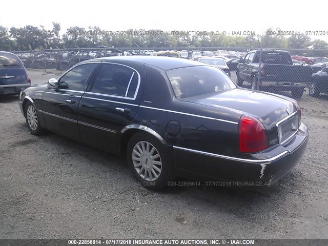 1LNHM81WX3Y684548 - 2003 LINCOLN TOWN CAR EXECUTIVE BLACK photo 3