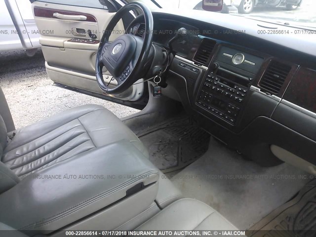 1LNHM81WX3Y684548 - 2003 LINCOLN TOWN CAR EXECUTIVE BLACK photo 5