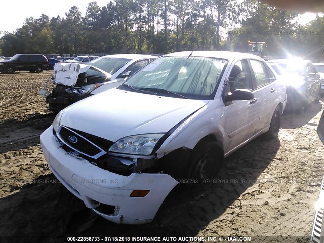 1FAFP34N47W320089 - 2007 FORD FOCUS ZX4/S/SE/SES WHITE photo 2