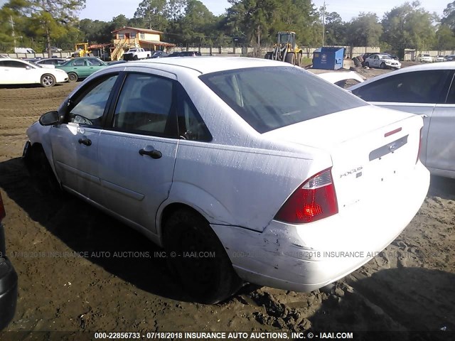 1FAFP34N47W320089 - 2007 FORD FOCUS ZX4/S/SE/SES WHITE photo 3