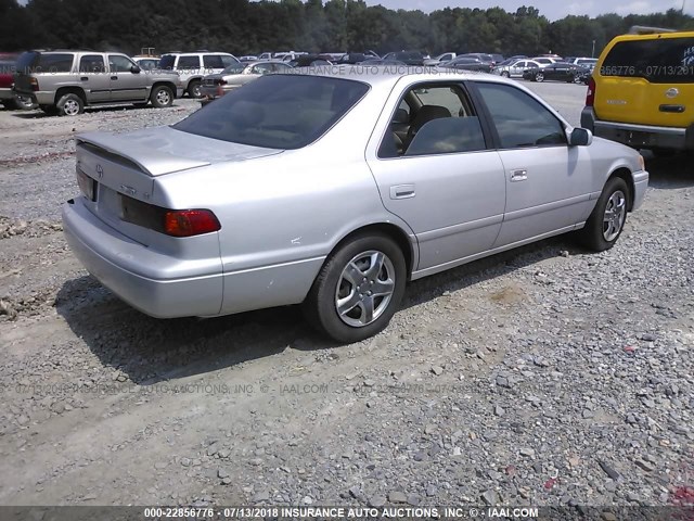 4T1BG22K2YU949810 - 2000 TOYOTA CAMRY CE/LE/XLE 银色 照片 4