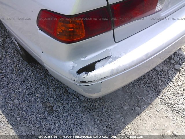 4T1BG22K2YU949810 - 2000 TOYOTA CAMRY CE/LE/XLE 银色 照片 6