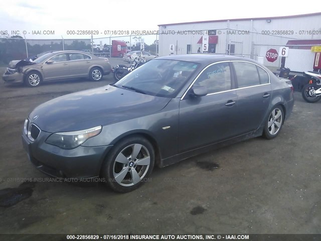 WBANF33567CW71305 - 2007 BMW 525 XI GRAY photo 2