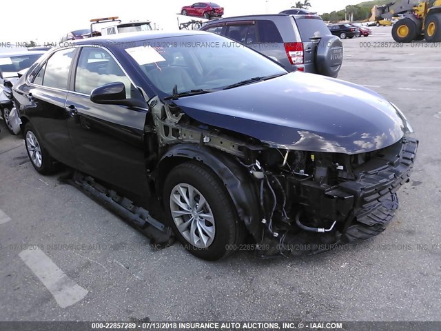 4T1BF1FK7GU570792 - 2016 TOYOTA CAMRY LE/XLE/SE/XSE BLACK photo 1