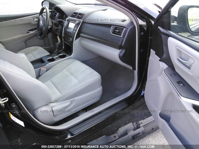 4T1BF1FK7GU570792 - 2016 TOYOTA CAMRY LE/XLE/SE/XSE BLACK photo 5