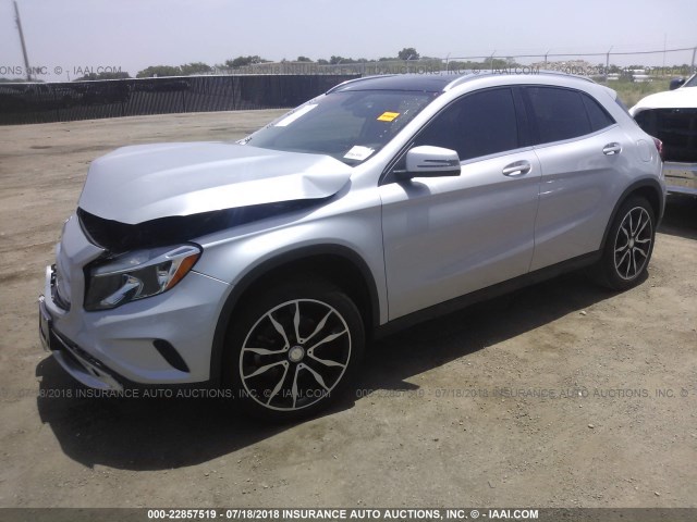 WDCTG4EB1FJ162128 - 2015 MERCEDES-BENZ GLA 250 SILVER photo 2