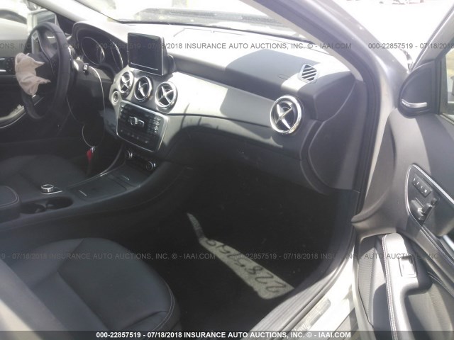 WDCTG4EB1FJ162128 - 2015 MERCEDES-BENZ GLA 250 SILVER photo 5