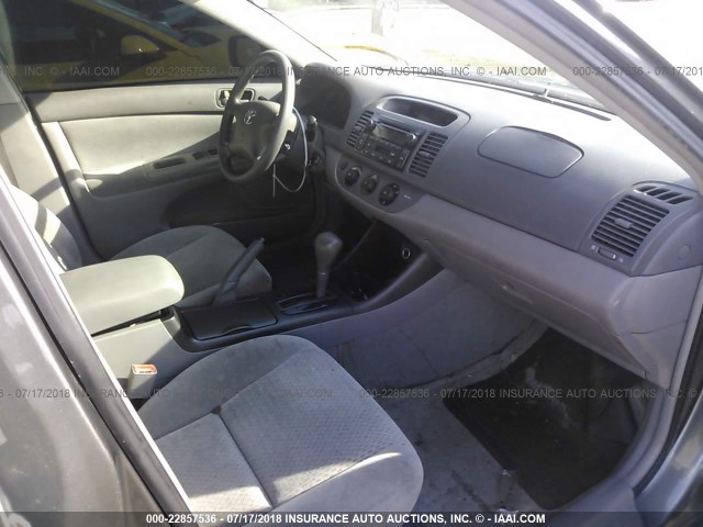 4T1BF32K03U558981 - 2003 TOYOTA CAMRY LE/XLE/SE 灰色 照片 5