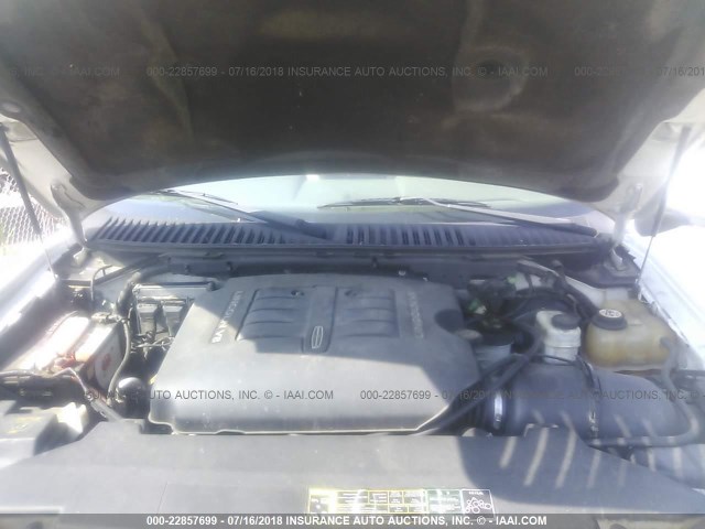 5LMFU28R14LJ06161 - 2004 LINCOLN NAVIGATOR 白色 照片 10