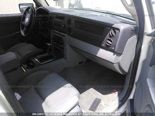 1J8HG48K36C163172 - 2006 JEEP COMMANDER WHITE photo 5