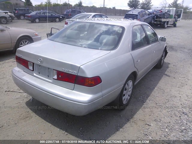 4T1BG22K71U105932 - 2001 TOYOTA CAMRY CE/LE/XLE 灰色 照片 4