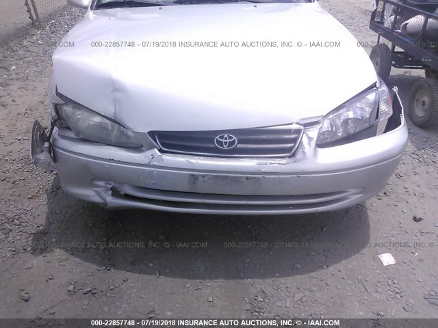4T1BG22K71U105932 - 2001 TOYOTA CAMRY CE/LE/XLE 灰色 照片 6